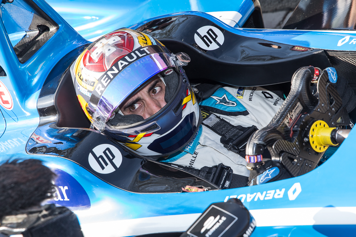 Formel E Zürich: Rennwagen und Zuschauer beim Sponsoring-Event